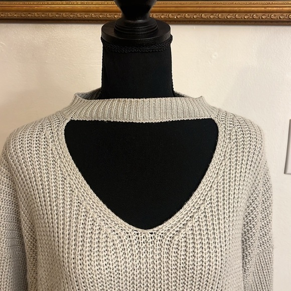 She + Sky Oatmeal Long Sleeve Cut Out Sweater, Sz. M/L - Picture 3 of 10